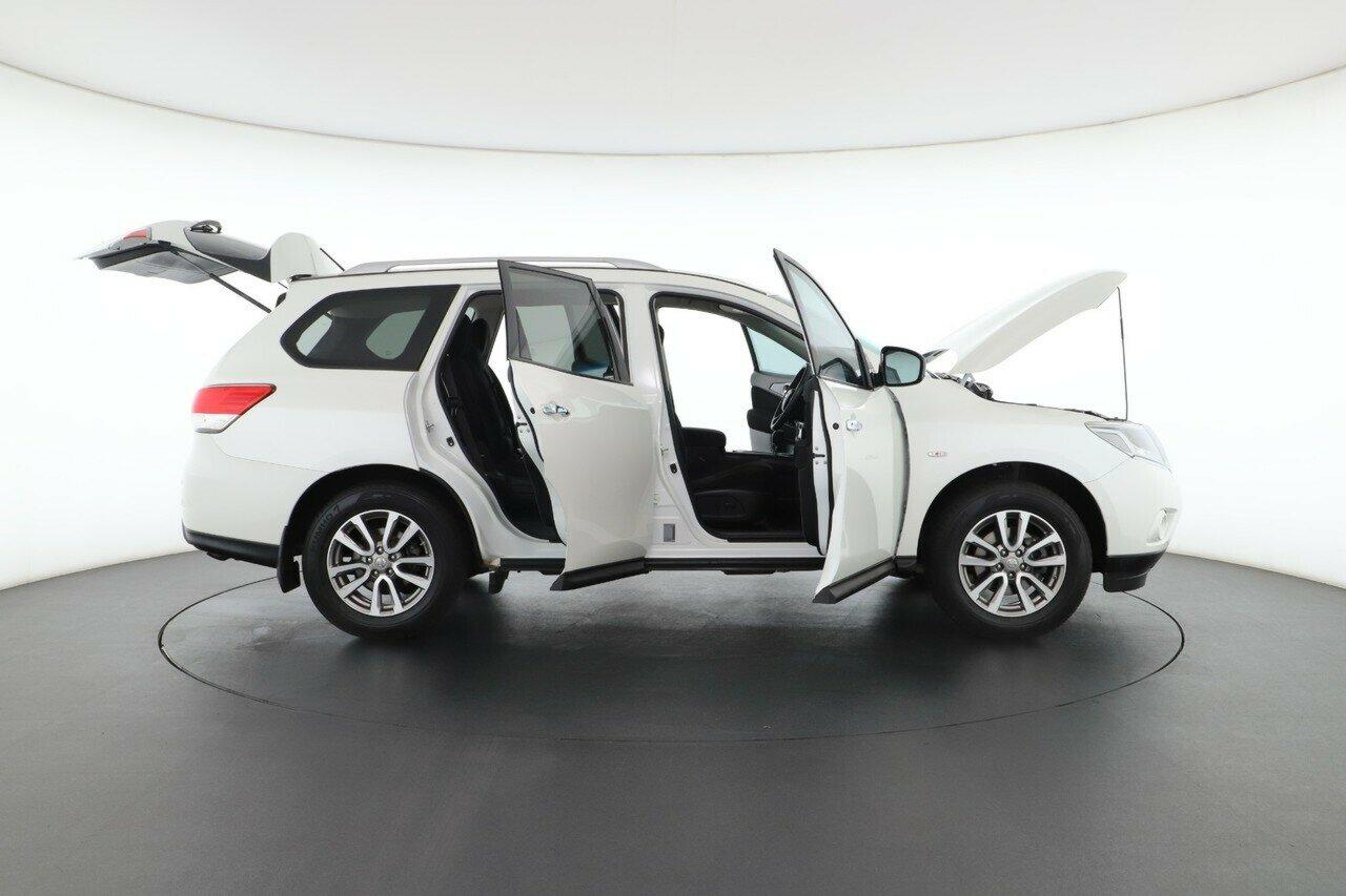 Nissan Pathfinder image 3