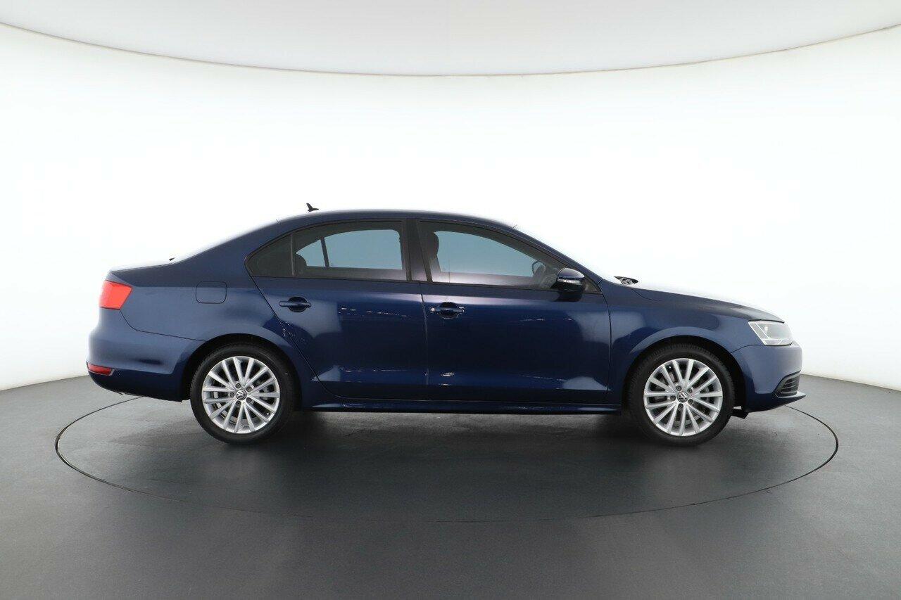 Volkswagen Jetta image 3