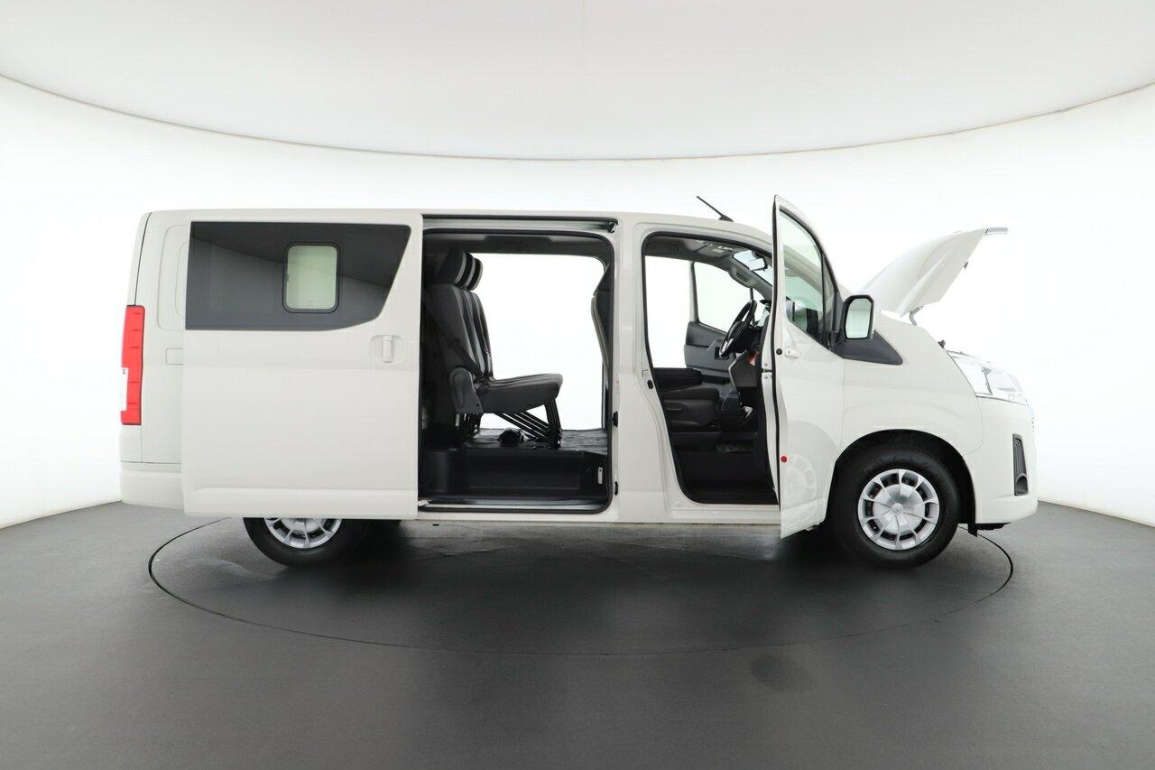 Toyota Hiace image 3