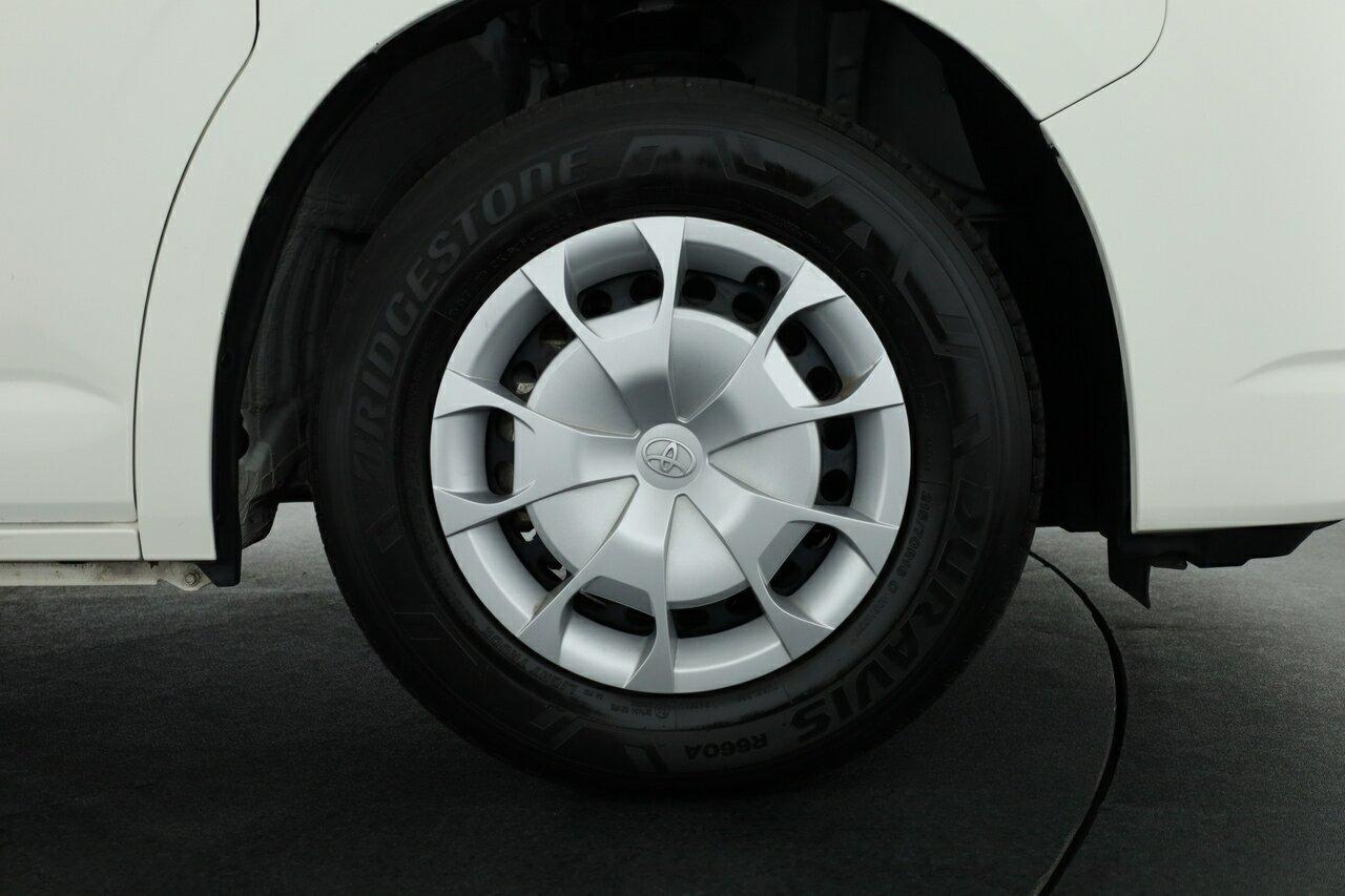 Toyota Hiace image 4