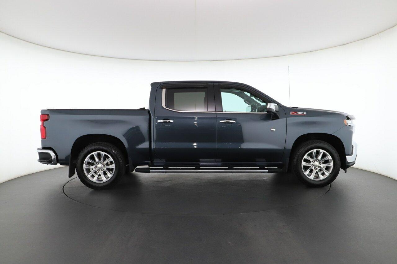 Chevrolet Silverado image 2