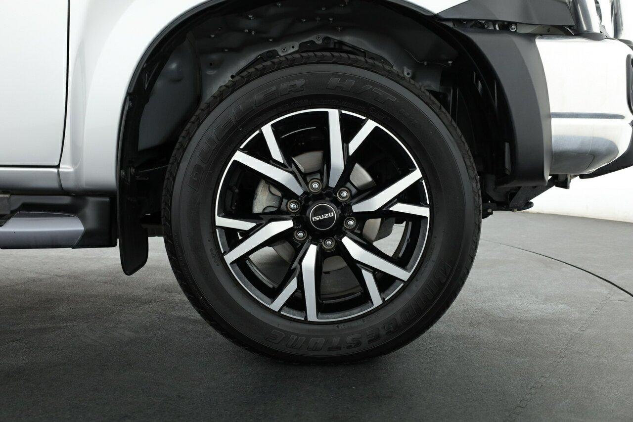 Isuzu Mu-x image 3