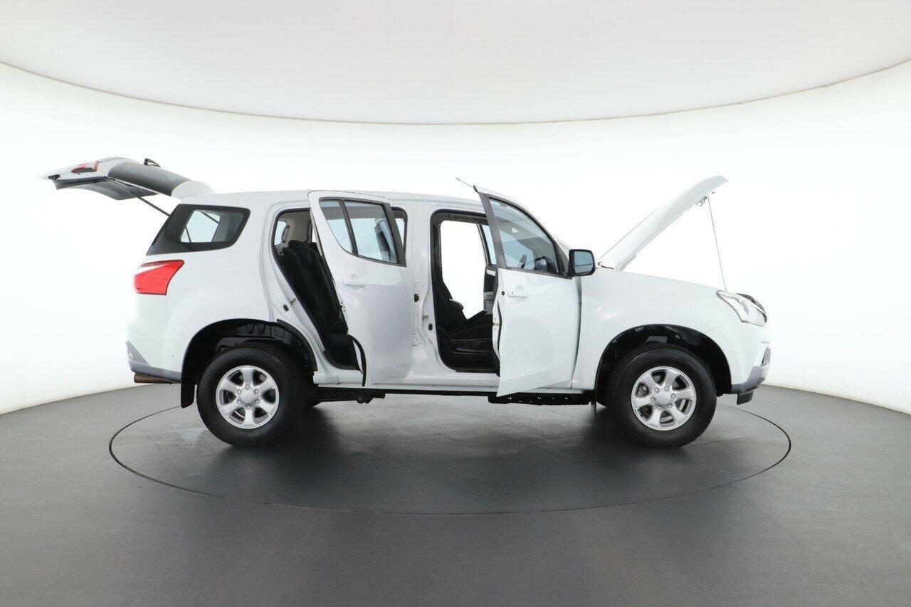 Isuzu Mu-x image 2
