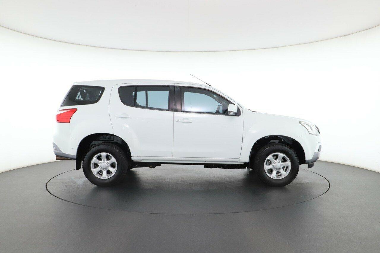 Isuzu Mu-x image 3