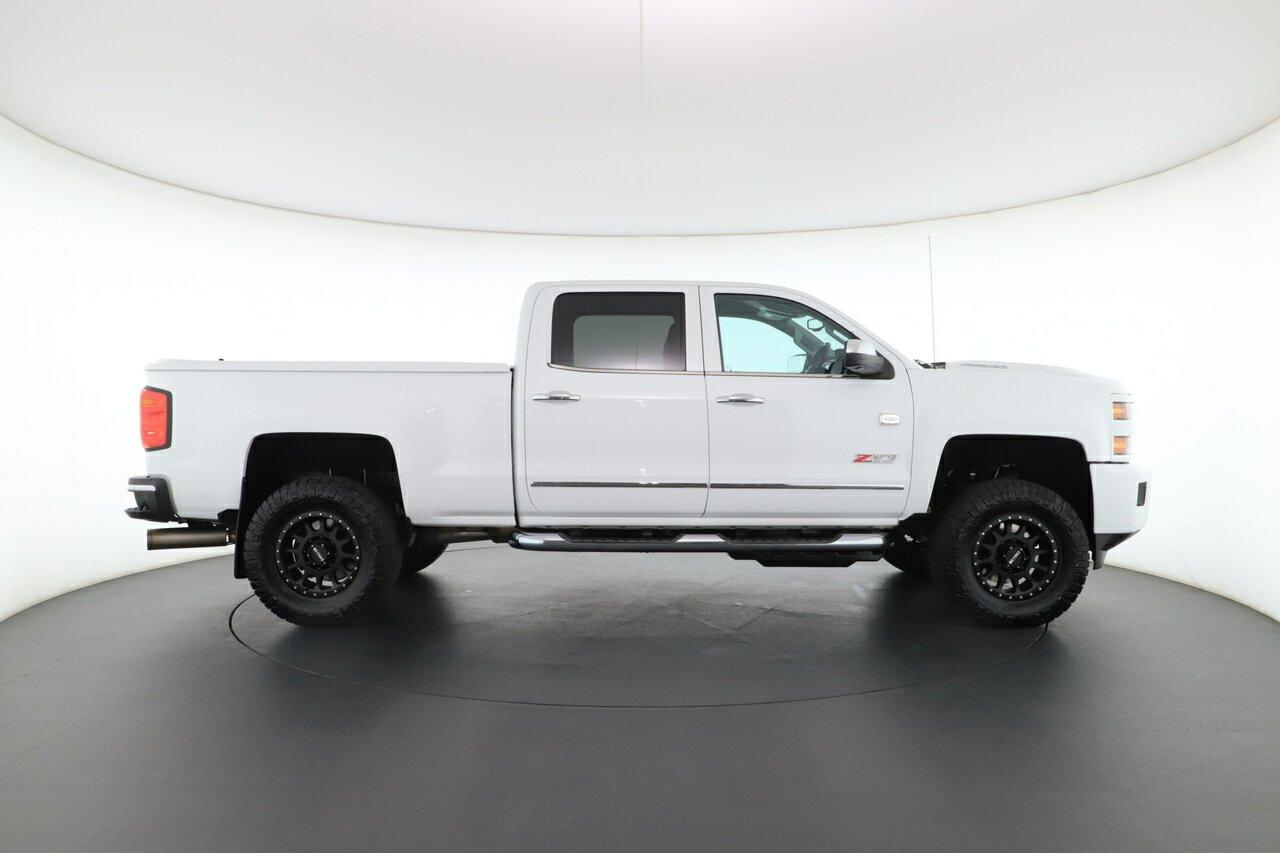 Chevrolet Silverado image 2