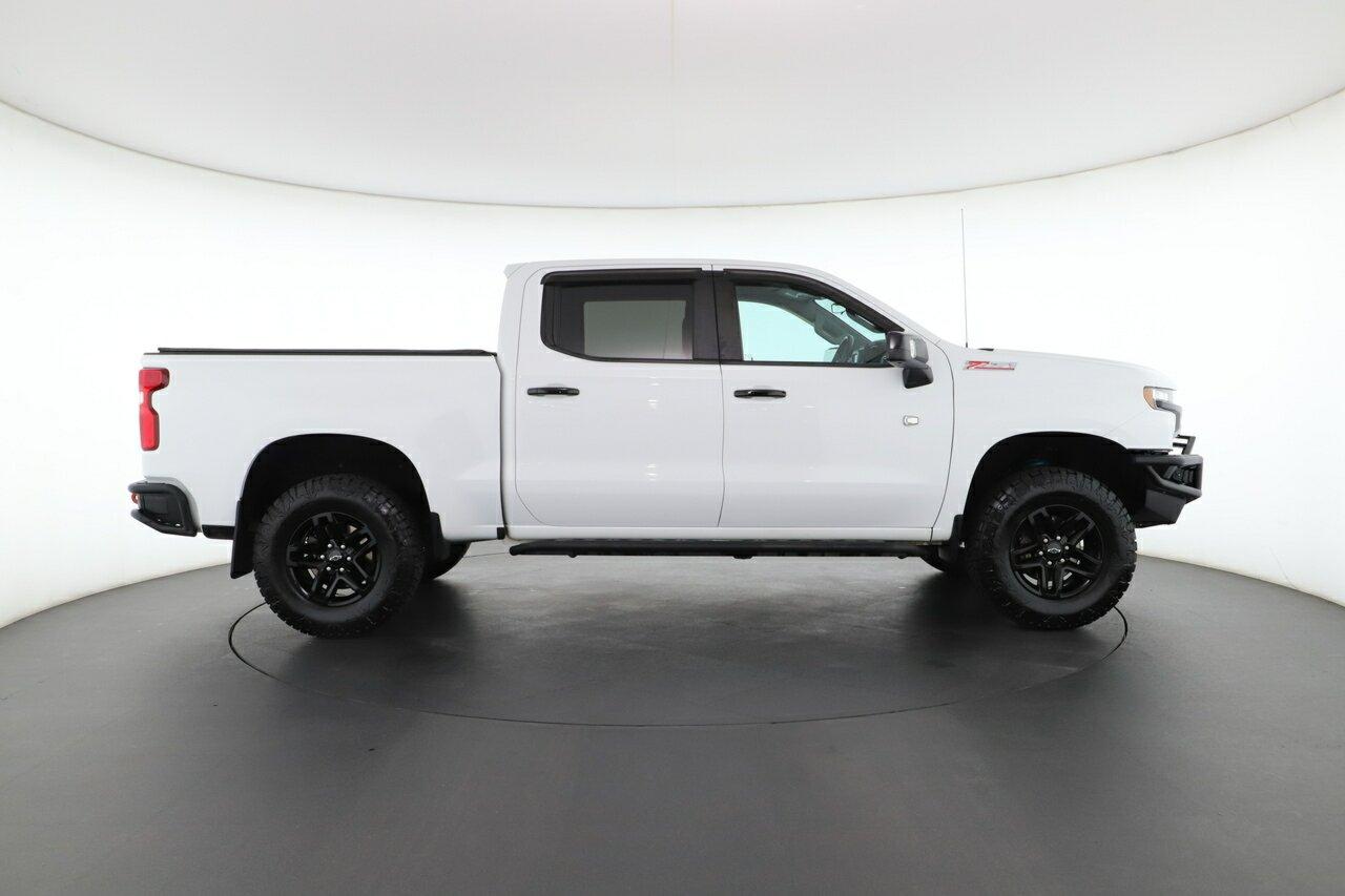 Chevrolet Silverado image 2