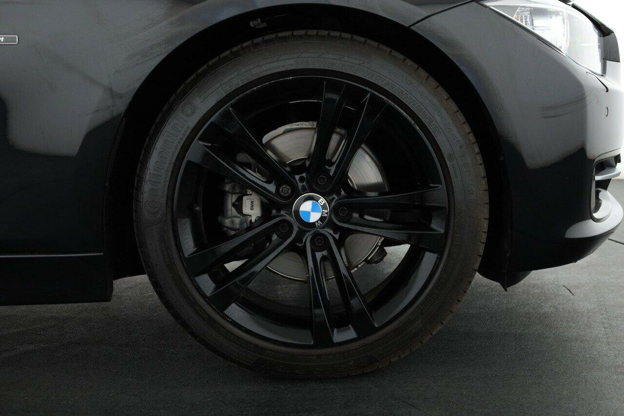 BMW 3 Series image 4