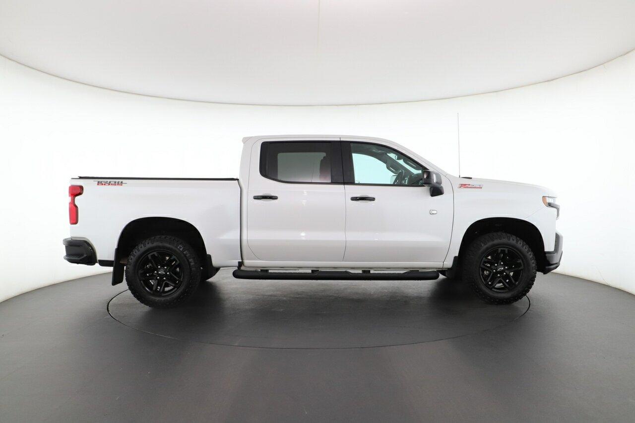 Chevrolet Silverado image 2