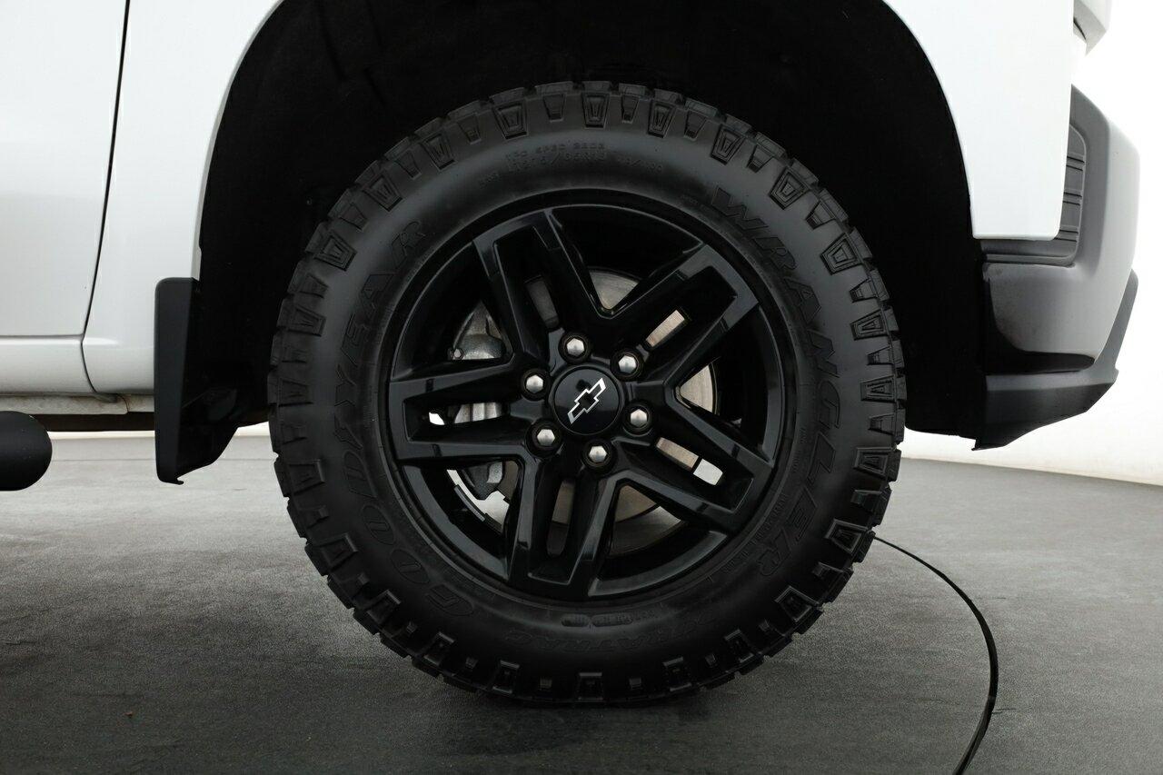 Chevrolet Silverado image 3