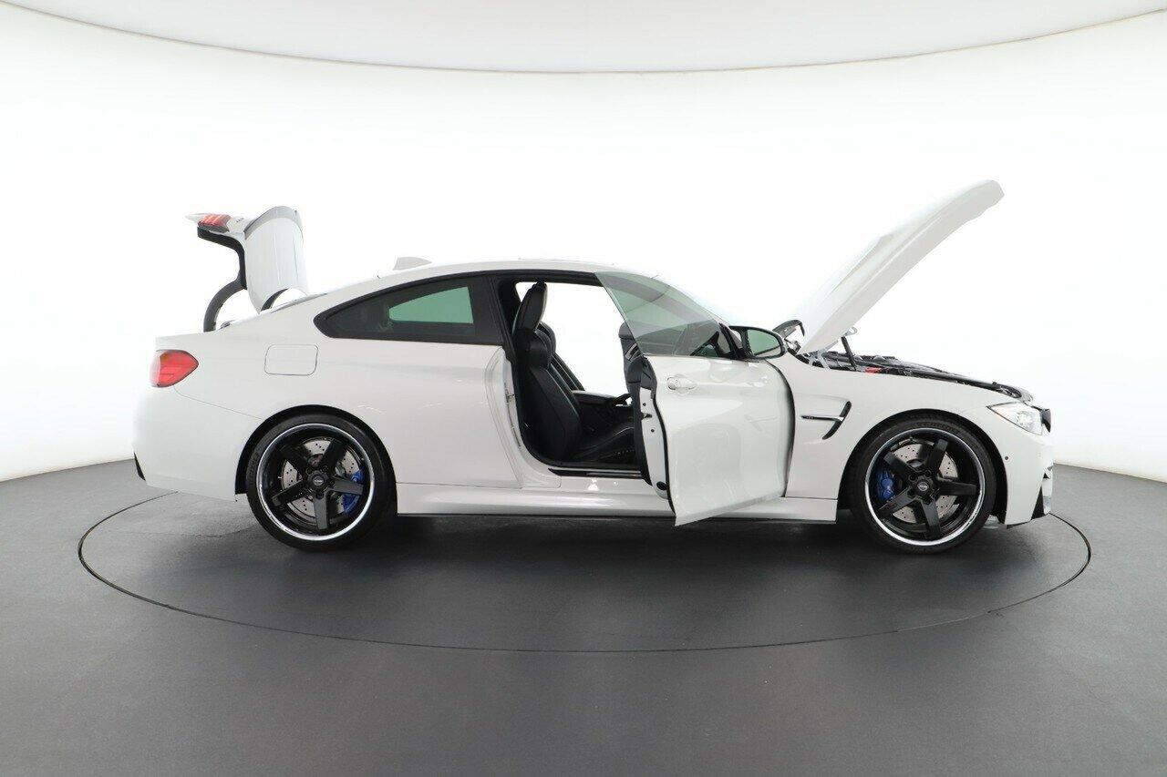 BMW M4 image 2