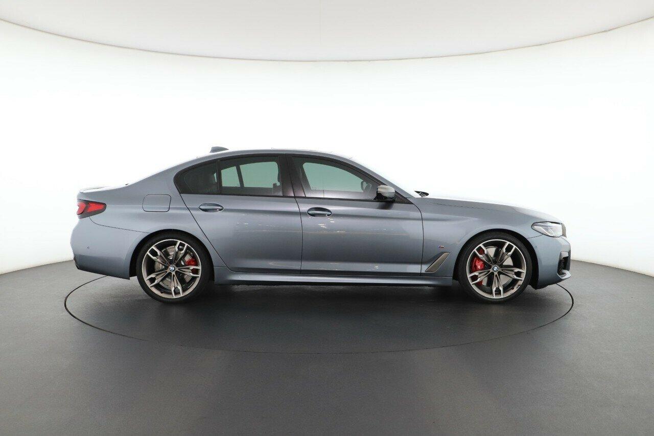 BMW 5 Series image 2