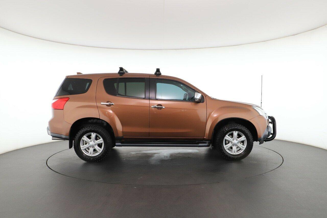 Isuzu Mu-x image 2