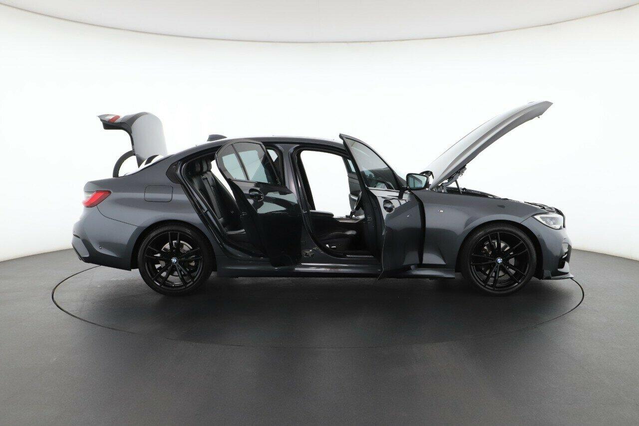 BMW 3 Series image 2