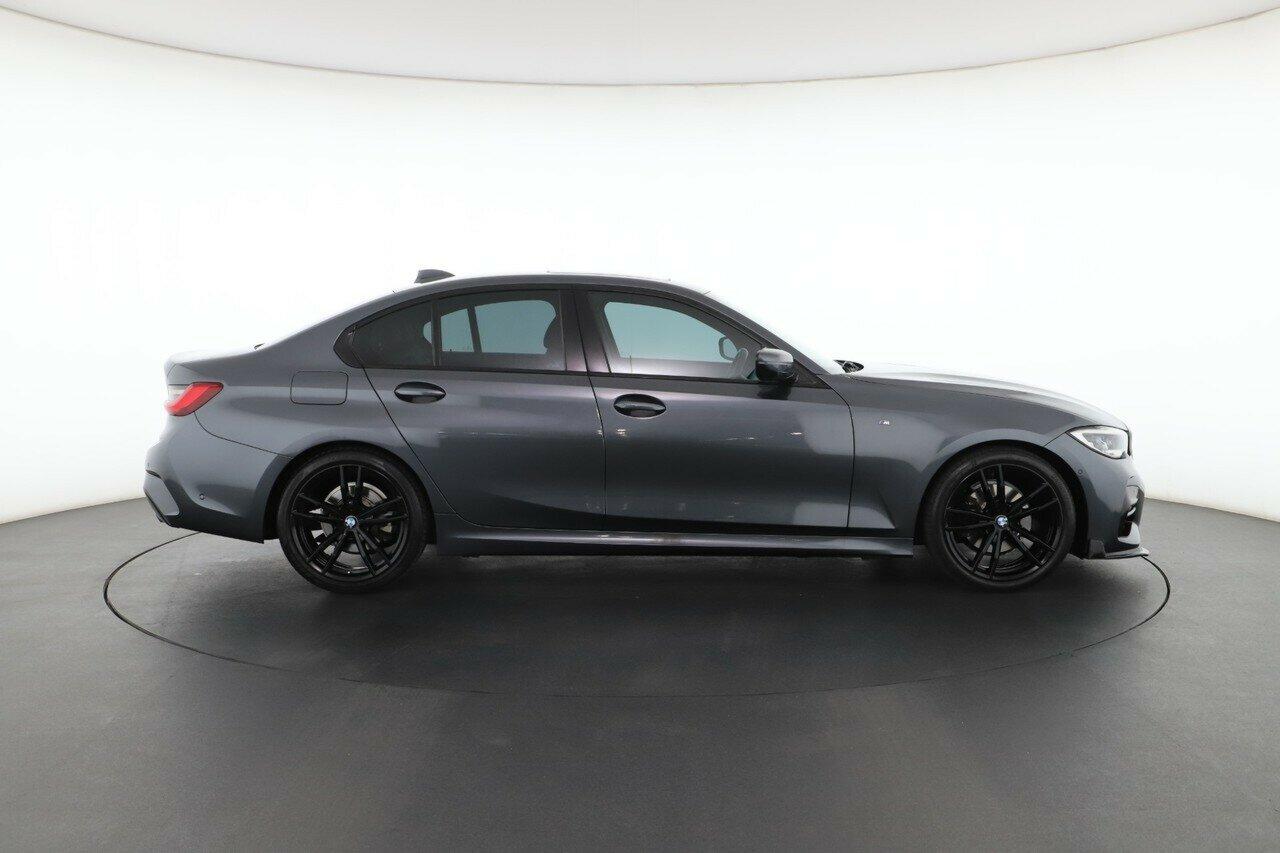 BMW 3 Series image 3