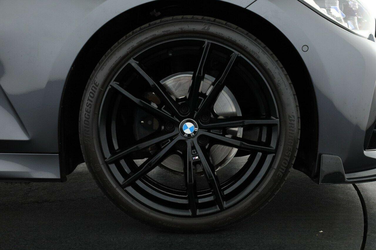 BMW 3 Series image 4