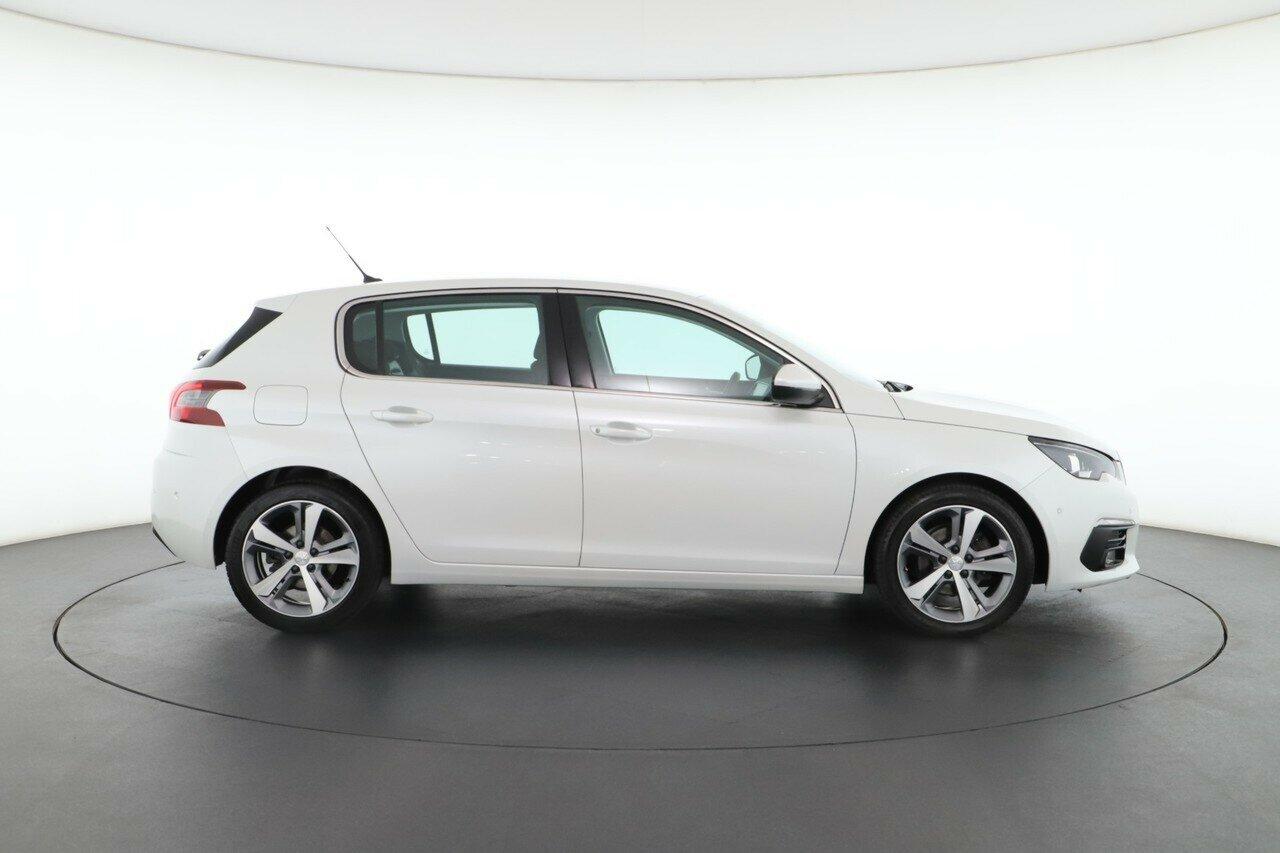 Peugeot 308 image 2