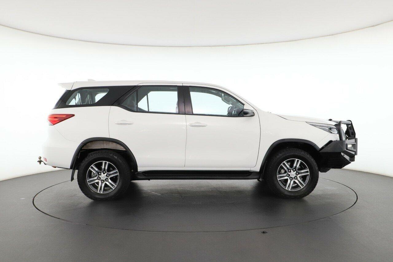 Toyota Fortuner image 2