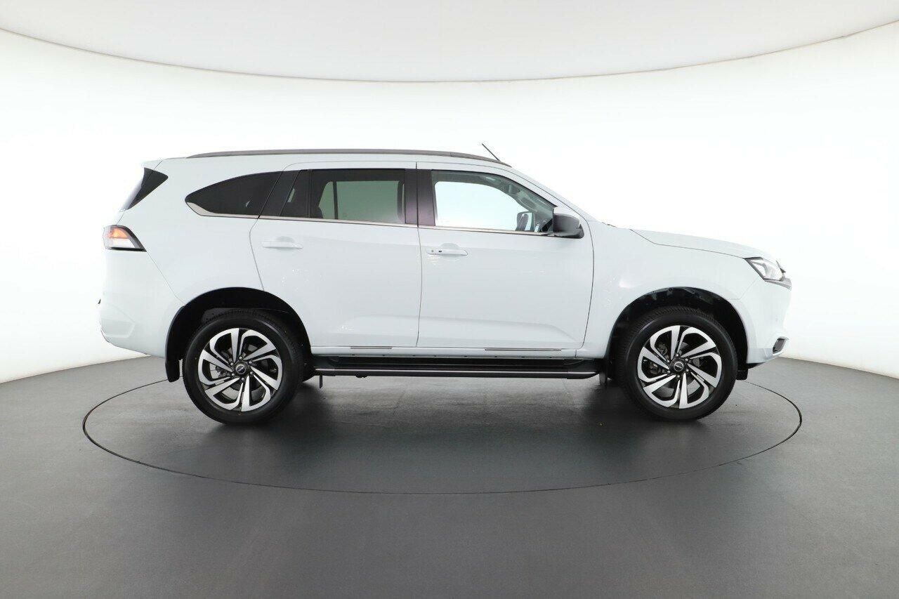 Isuzu Mu-x image 3