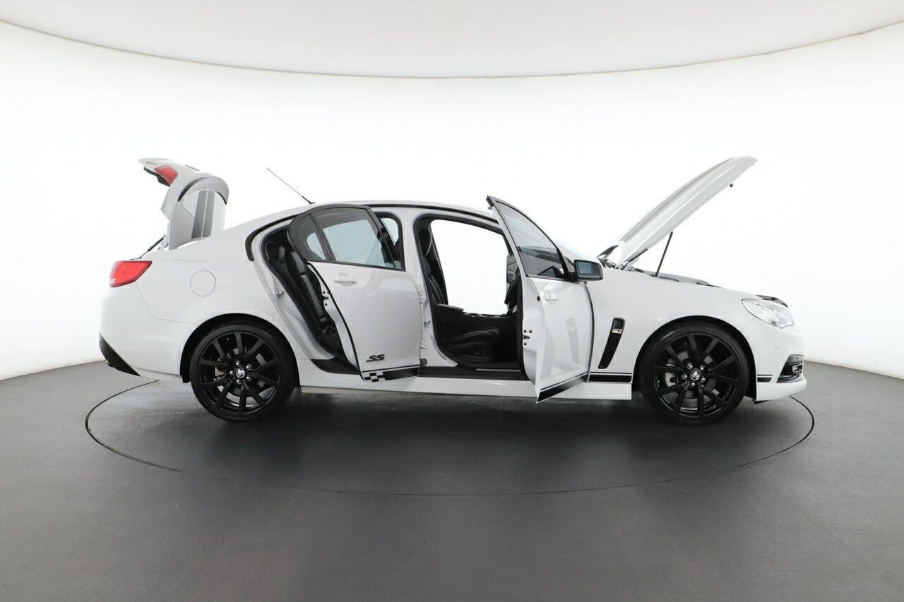 Holden Commodore image 3