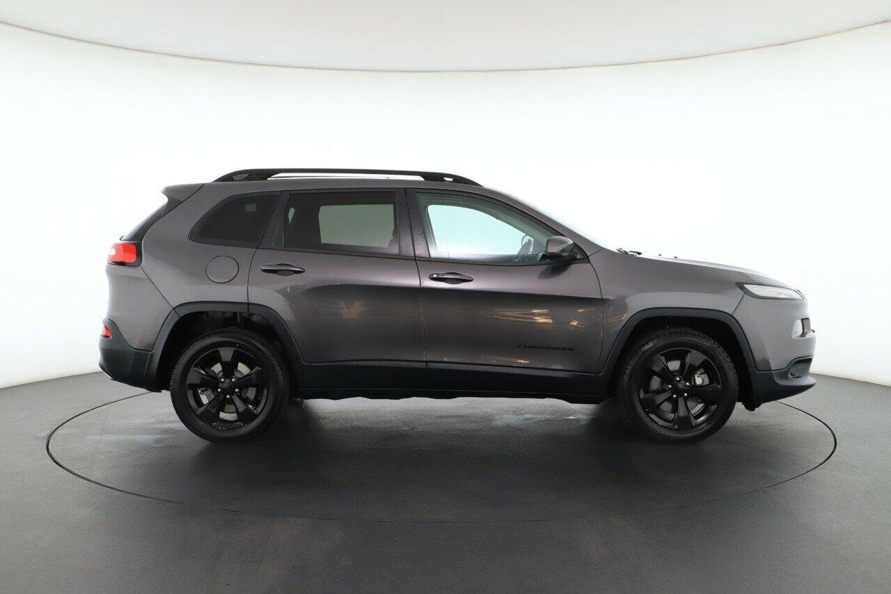 Jeep Cherokee image 2