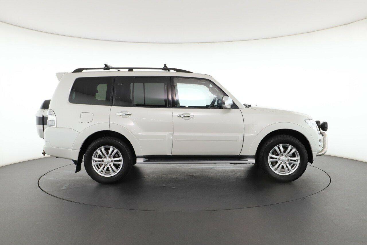 Mitsubishi Pajero image 2