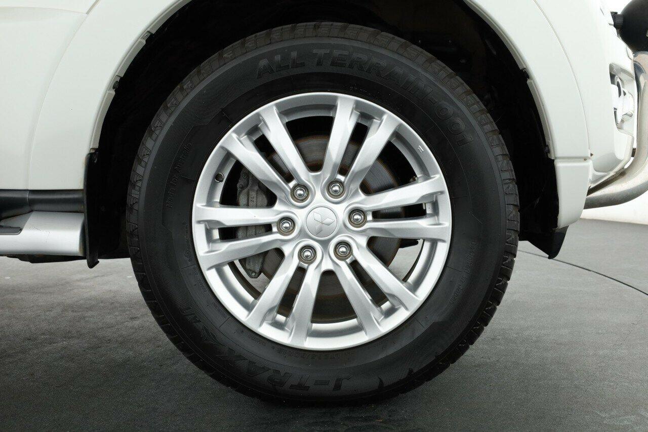 Mitsubishi Pajero image 3