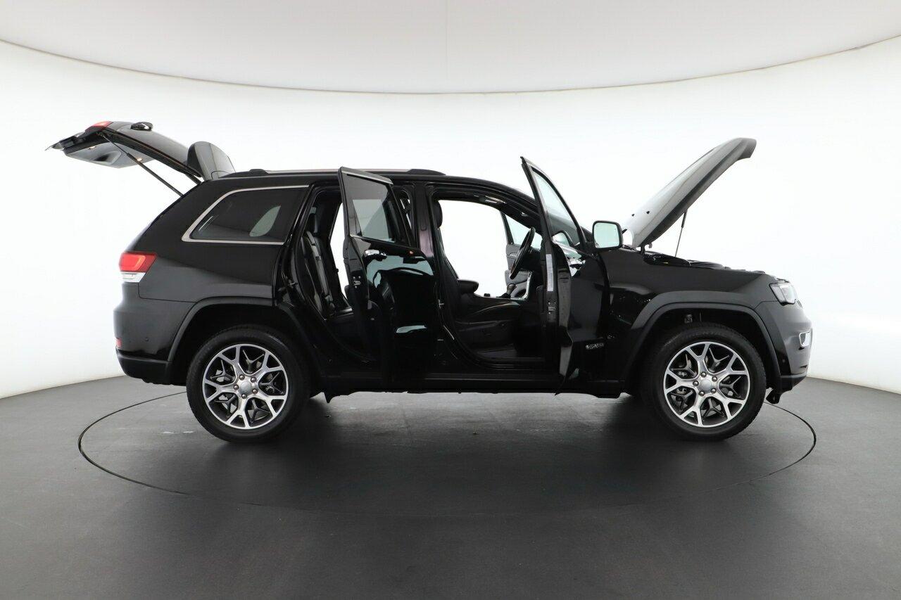 Jeep Grand Cherokee image 2