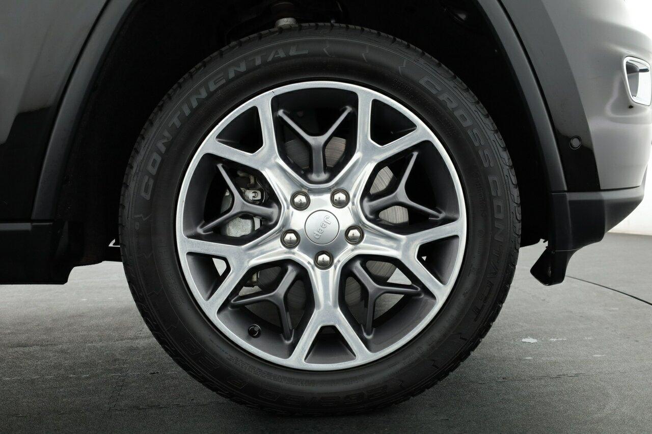 Jeep Grand Cherokee image 4