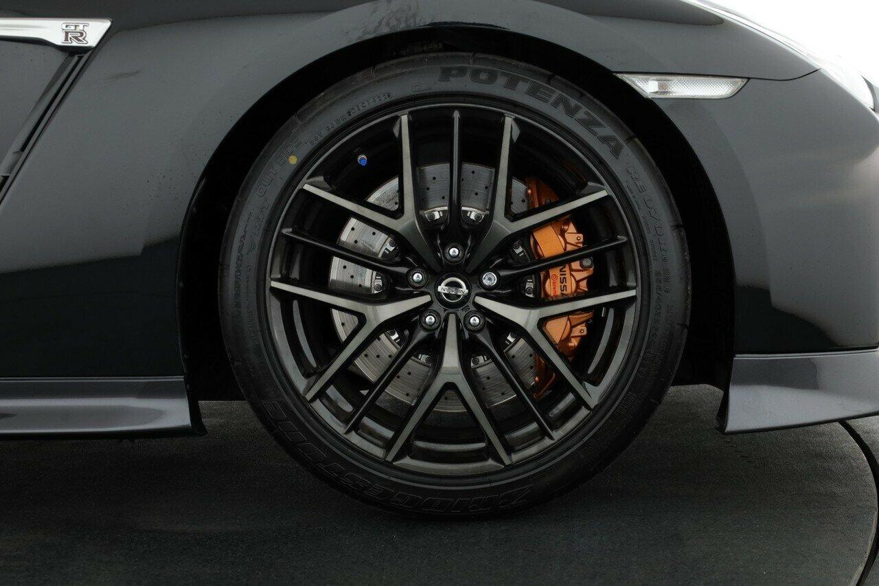 Nissan Gt-r image 4