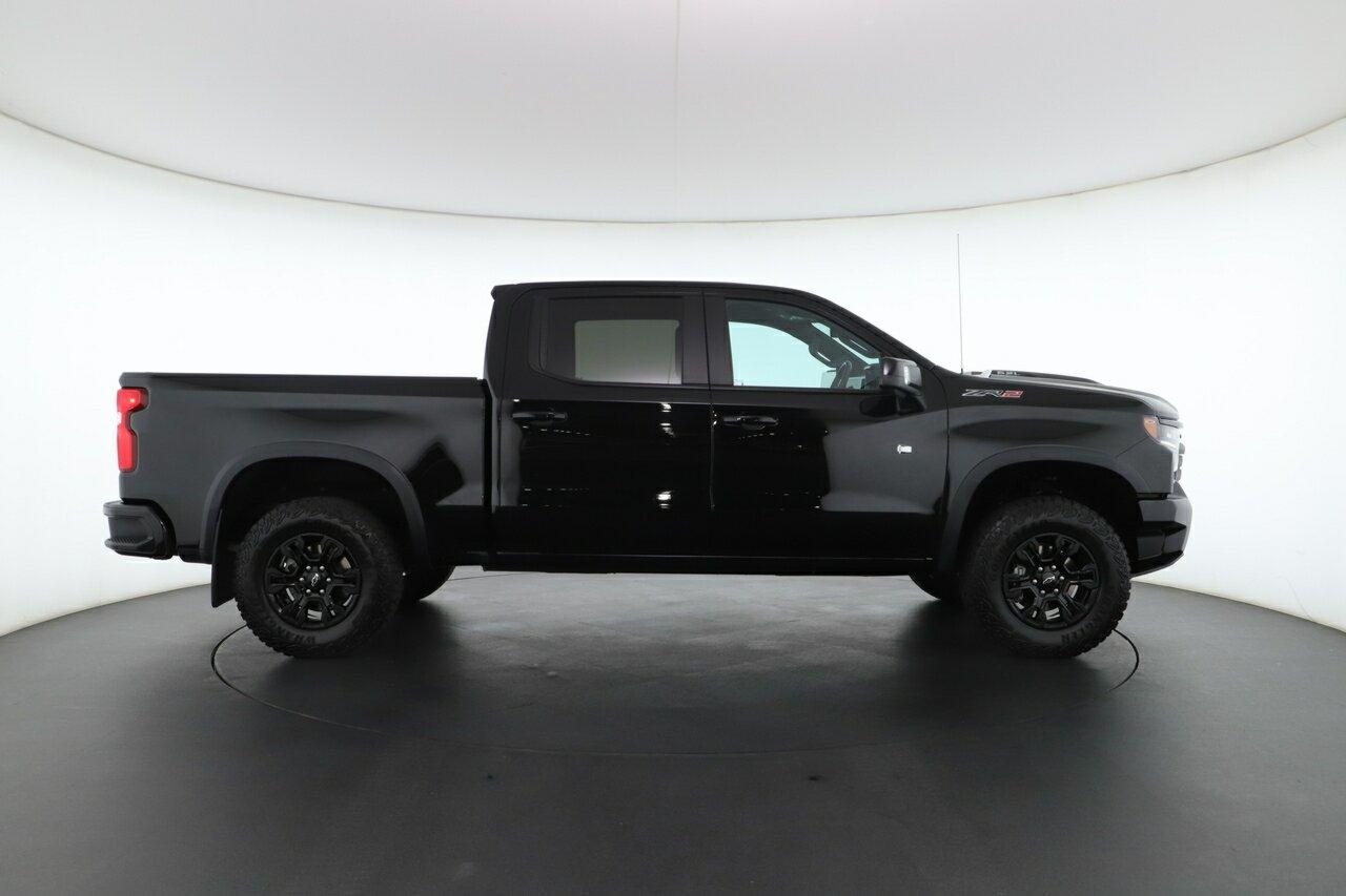 Chevrolet Silverado image 2
