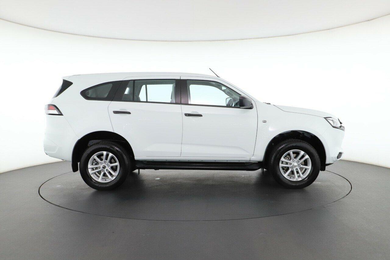 Isuzu Mu-x image 3