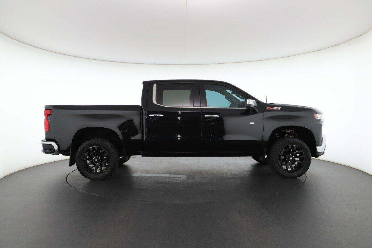Chevrolet Silverado image 2