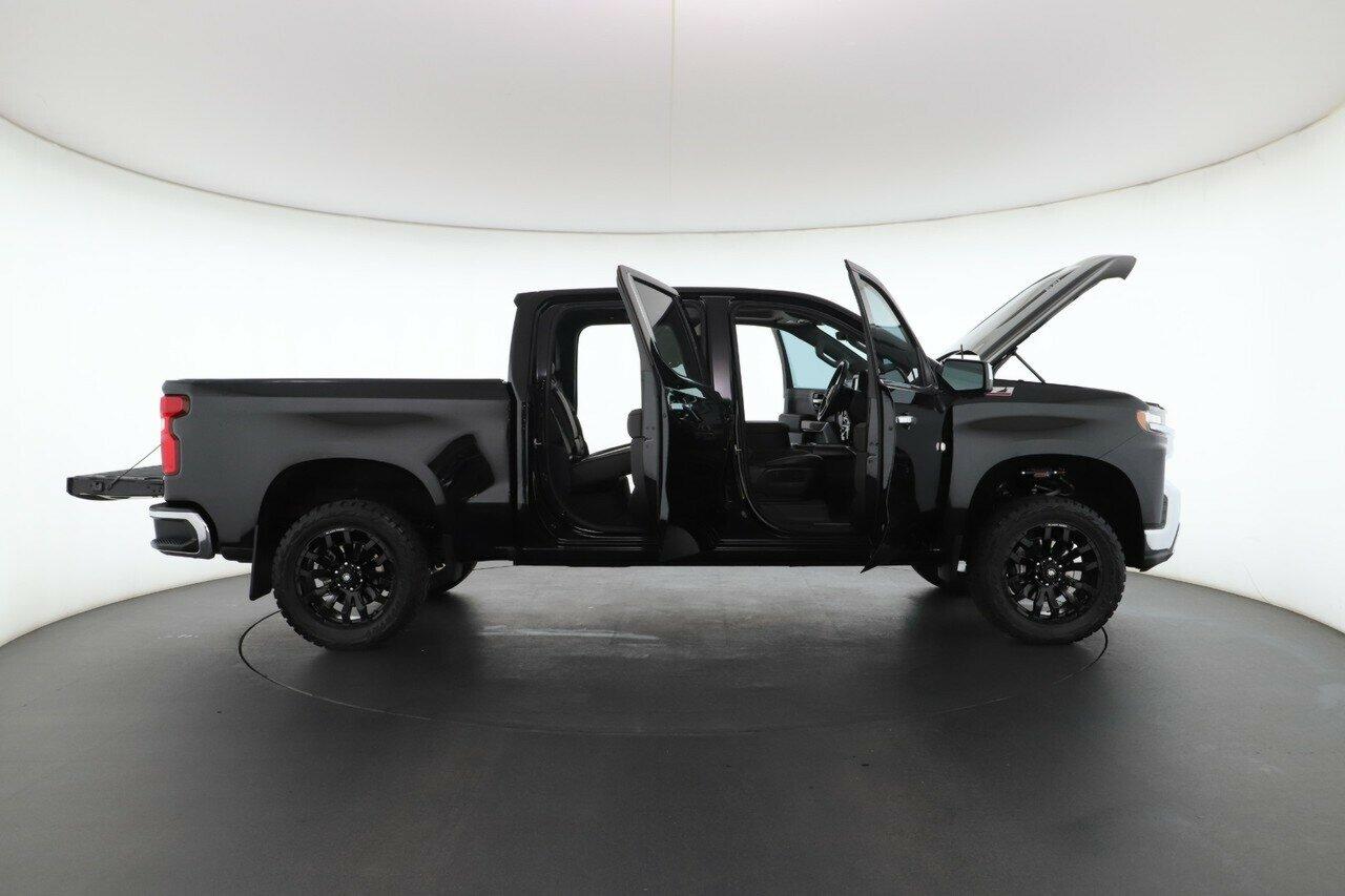Chevrolet Silverado image 3