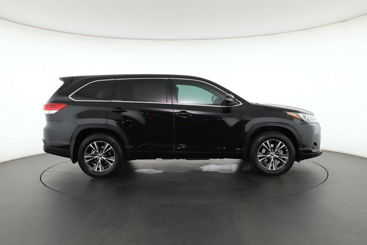 Toyota Kluger image 4