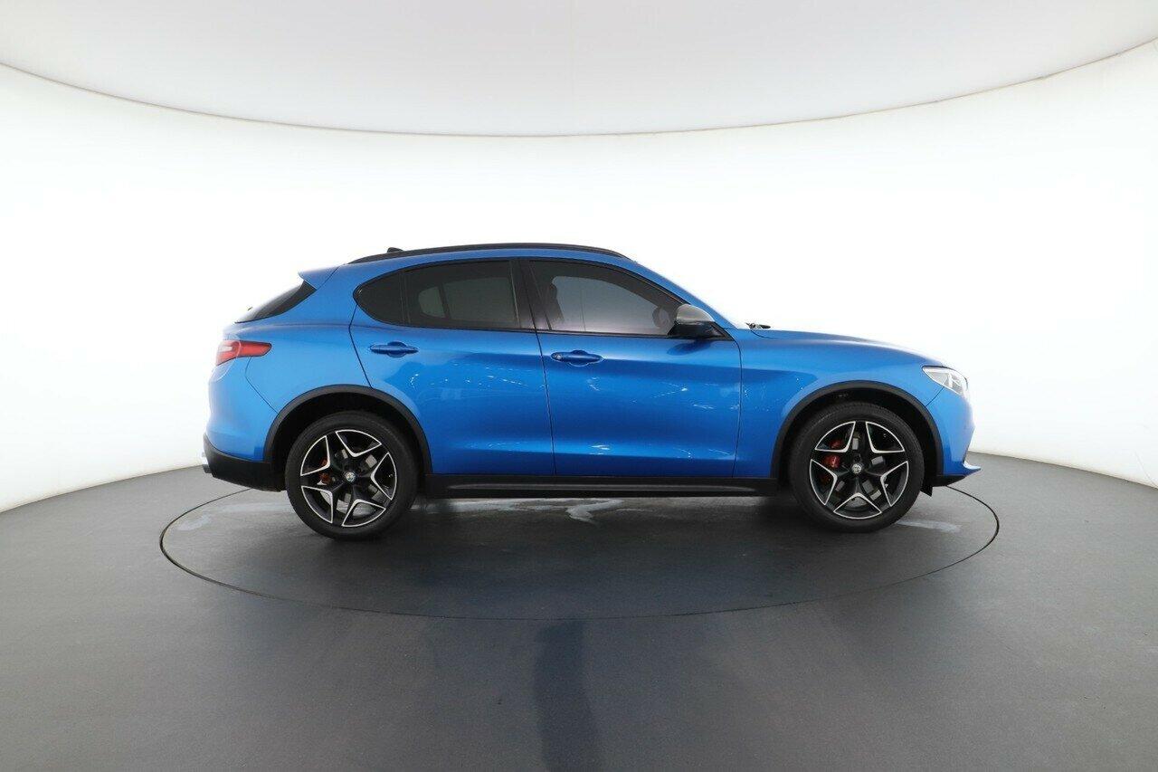 Alfa Romeo Stelvio image 3