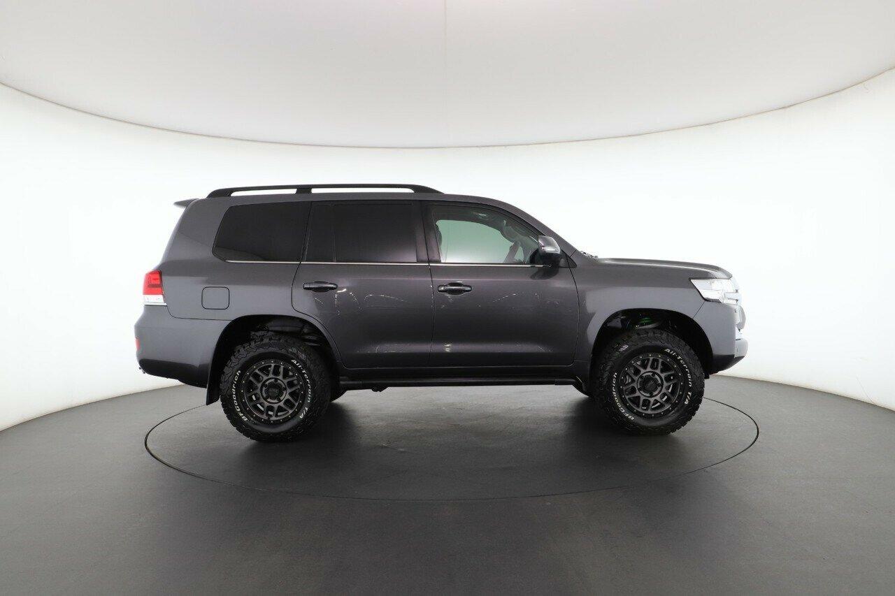 Toyota Landcruiser image 3