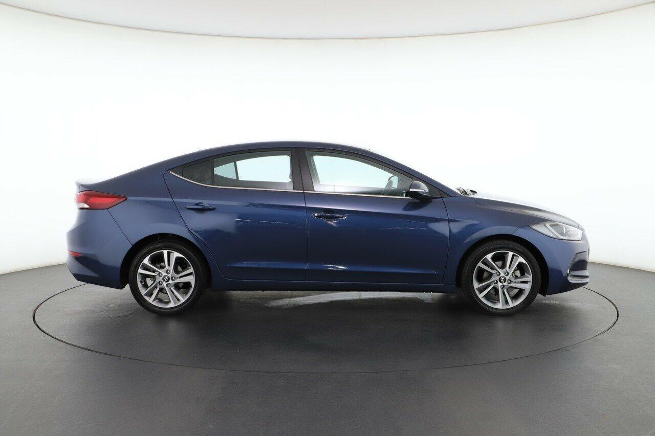 Hyundai Elantra image 2