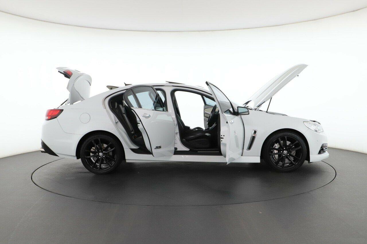Holden Commodore image 2