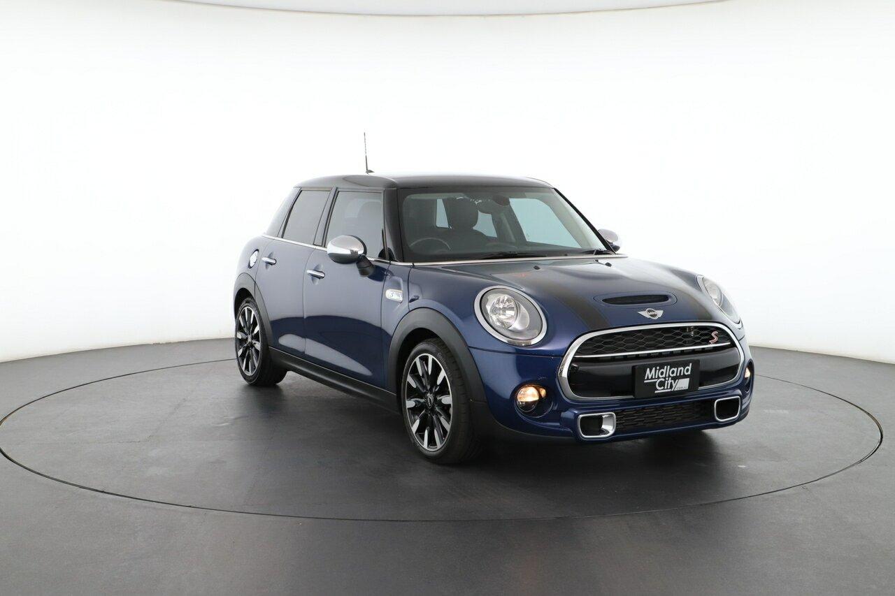 Mini Hatch image 4
