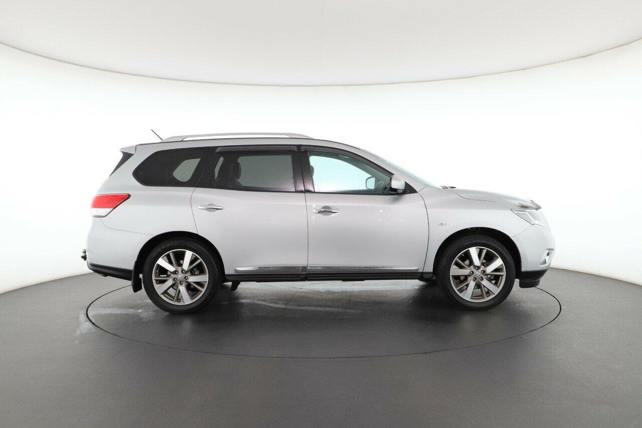 Nissan Pathfinder image 2