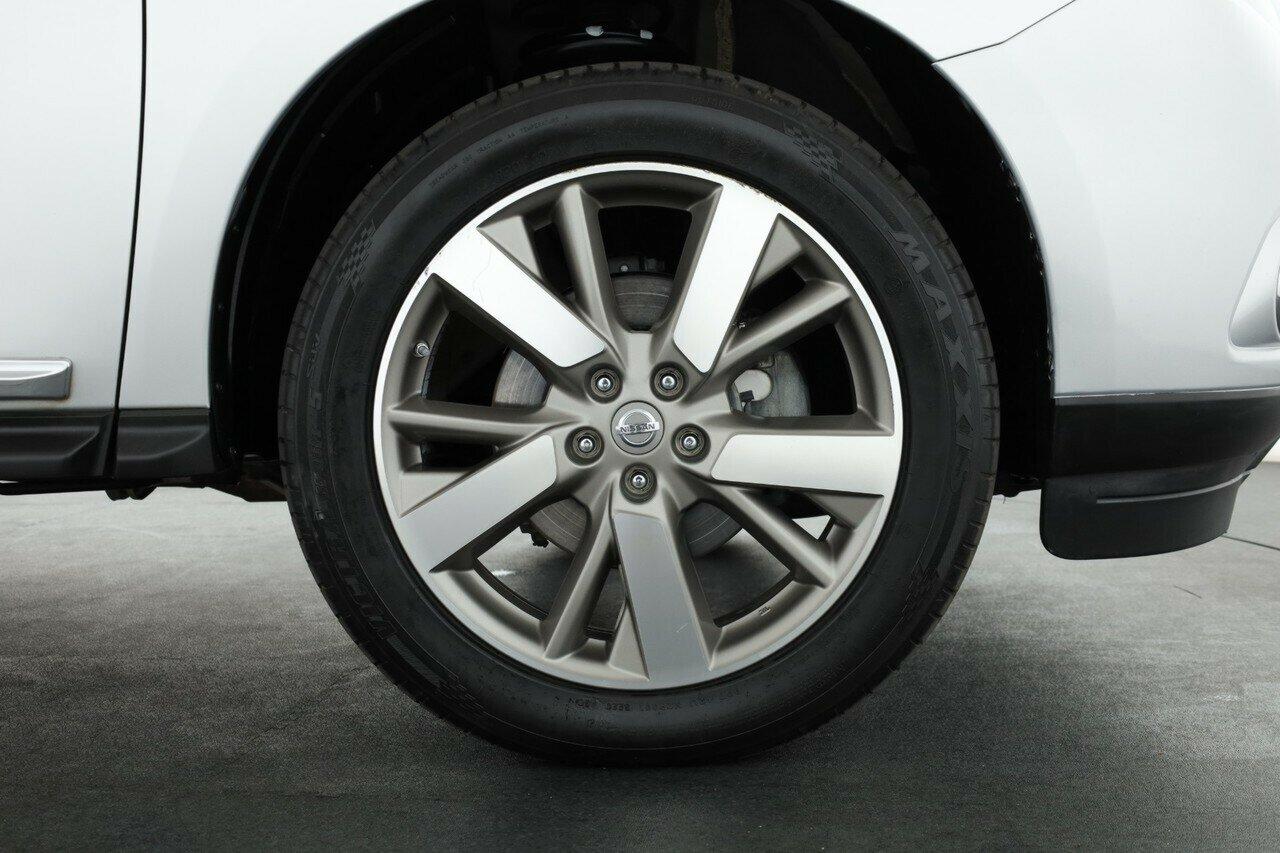 Nissan Pathfinder image 4