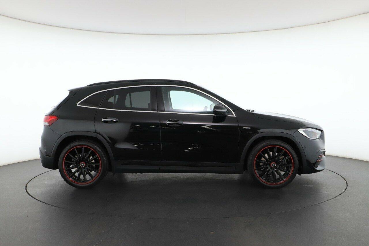 Mercedes Benz Gla-class image 2