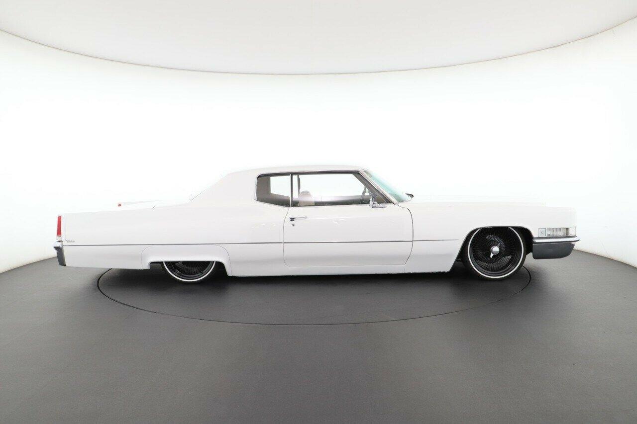 Cadillac De Ville image 2