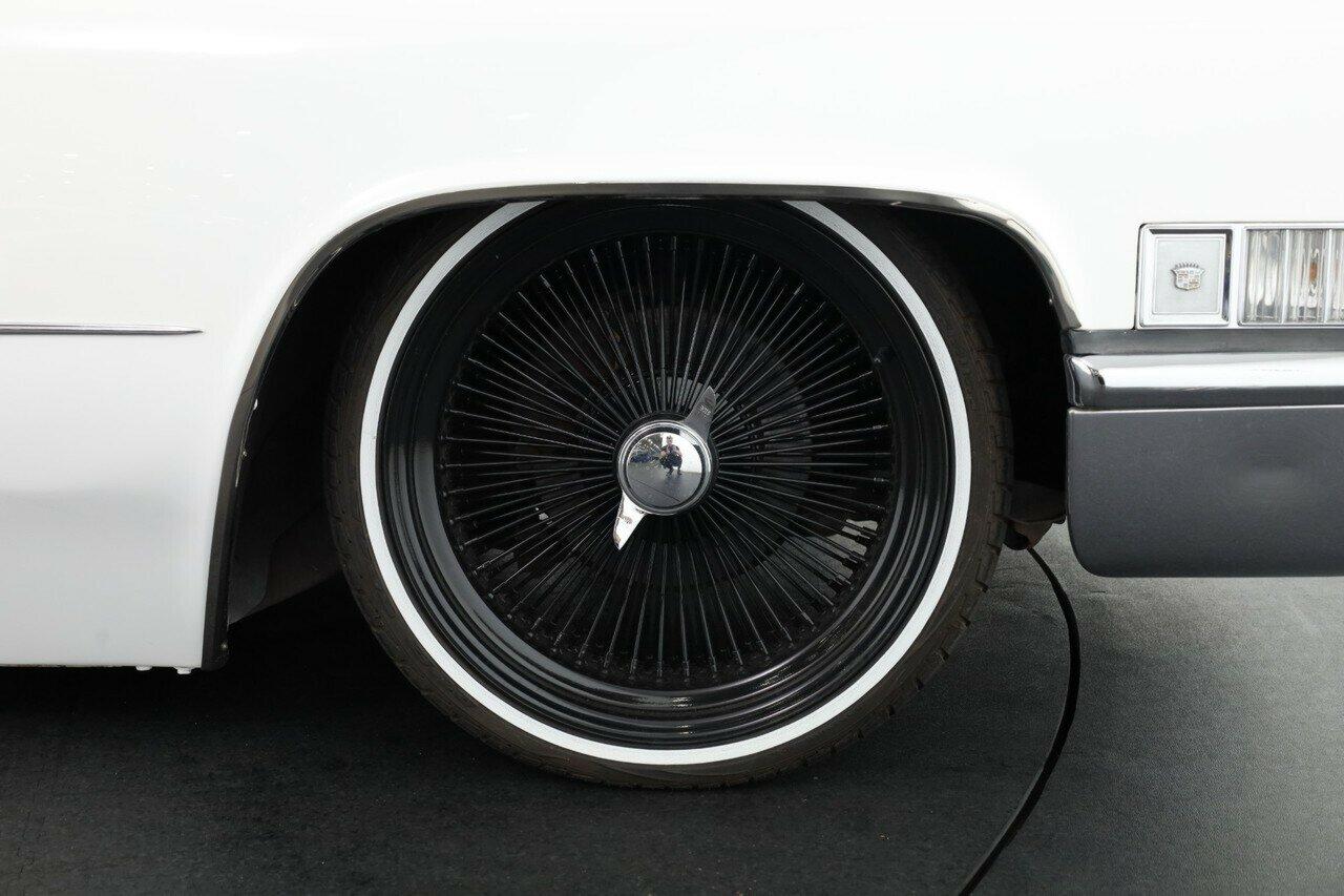 Cadillac De Ville image 3