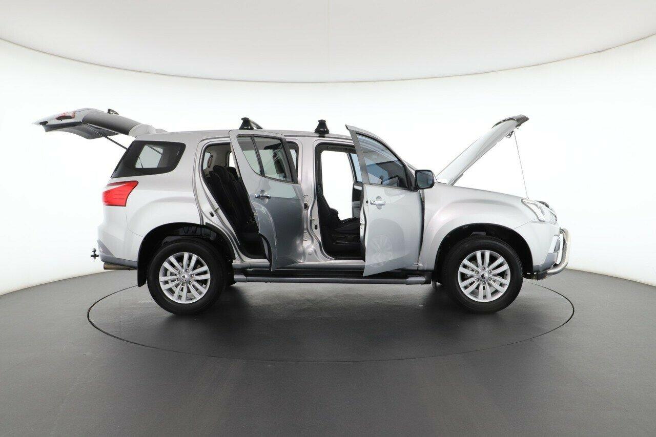 Isuzu Mu-x image 2