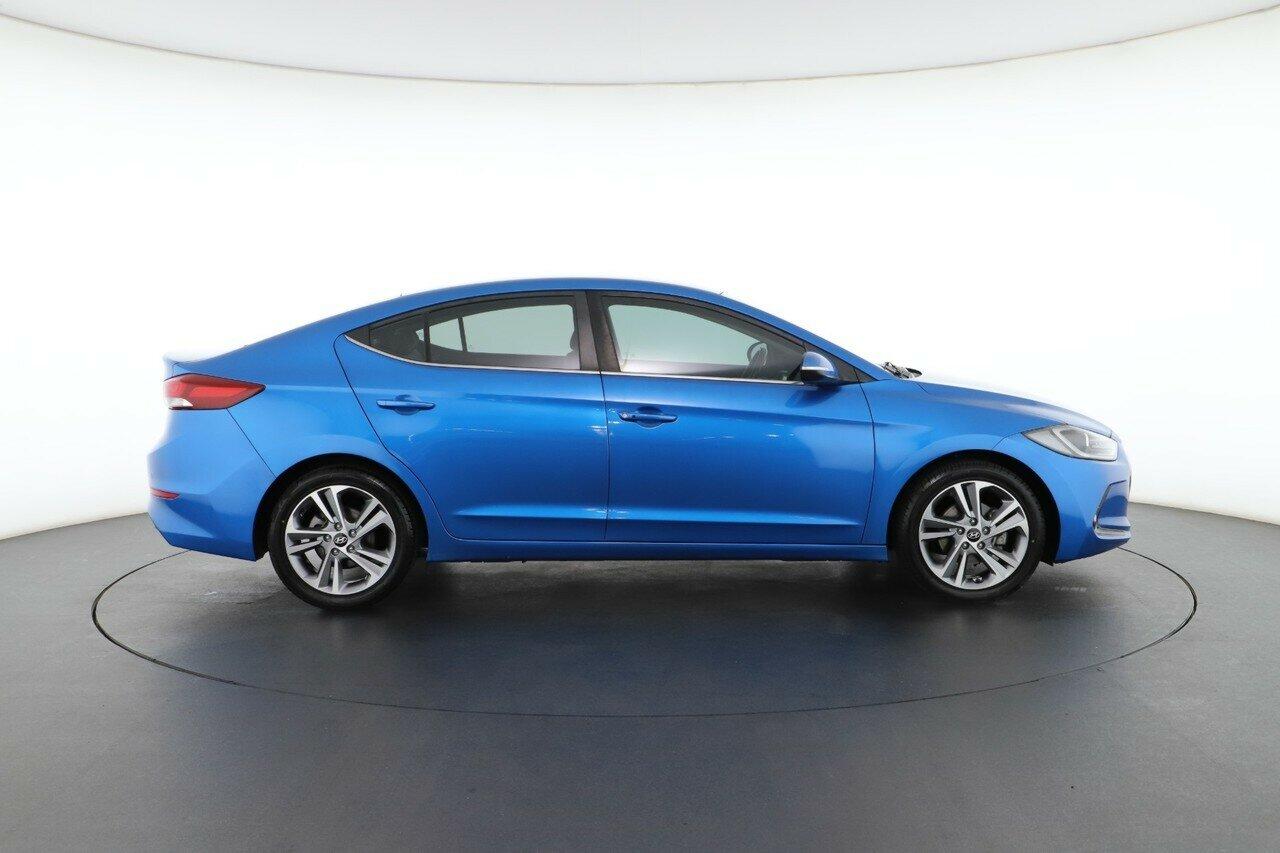 Hyundai Elantra image 2