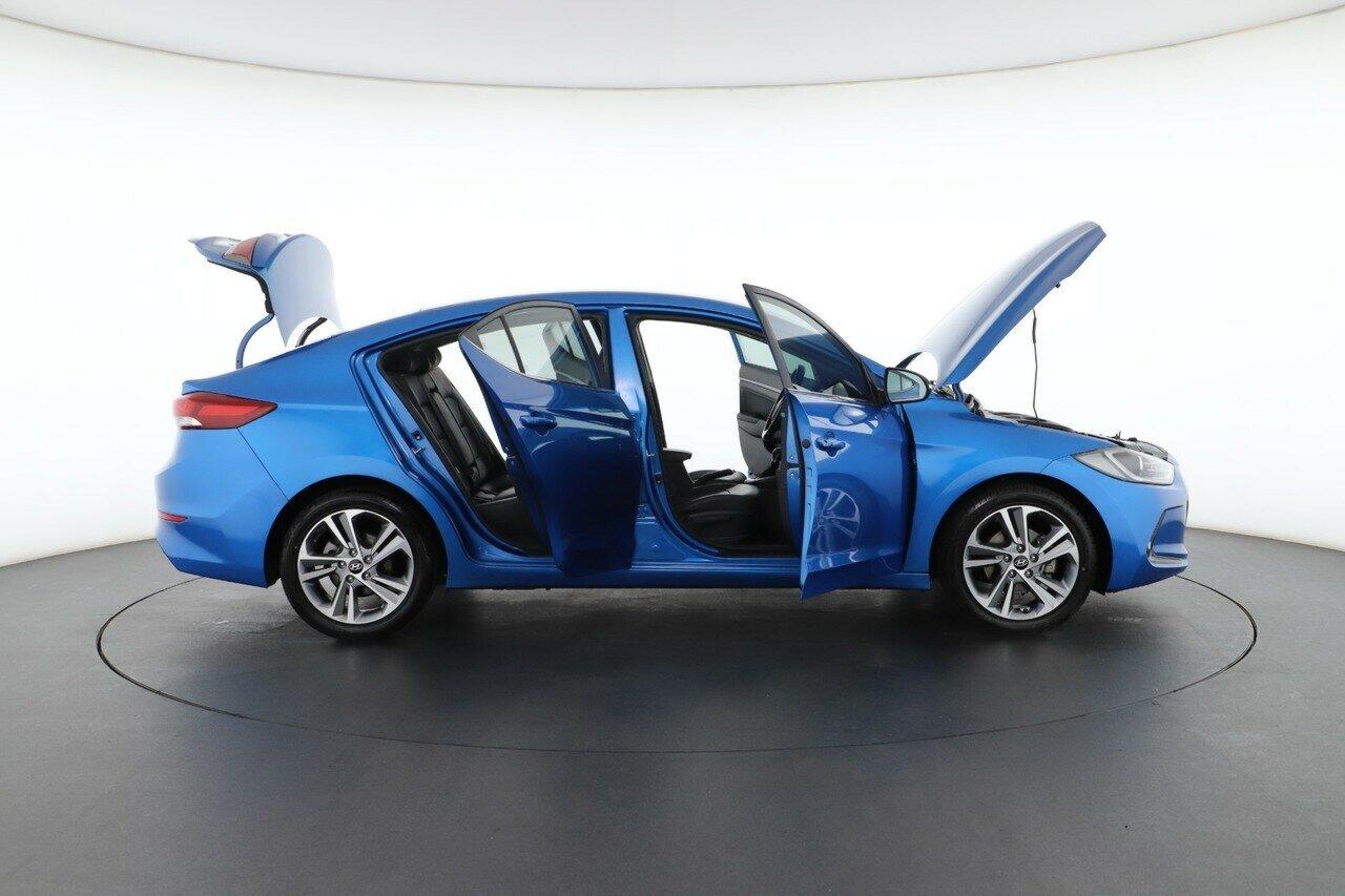Hyundai Elantra image 3