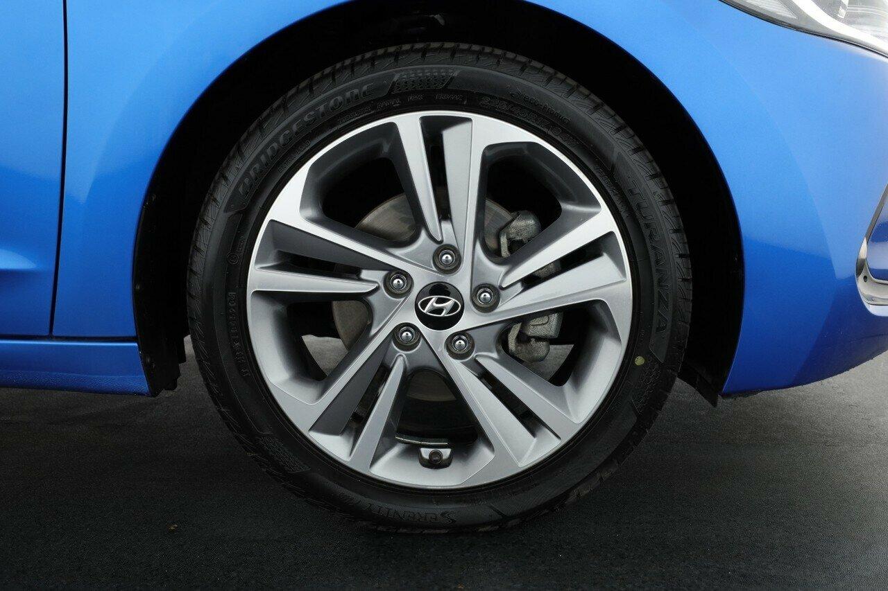 Hyundai Elantra image 4
