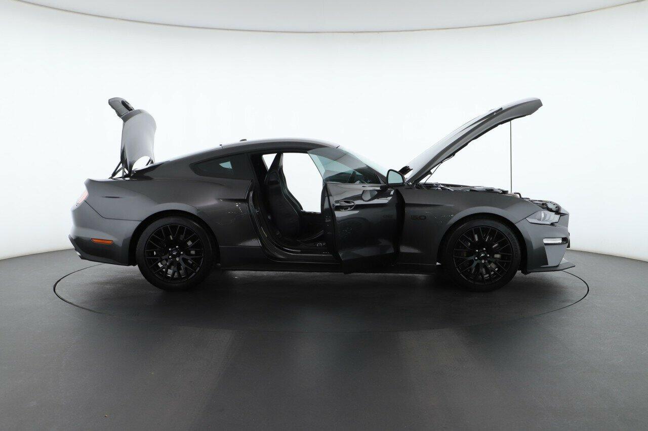 Ford Mustang image 2