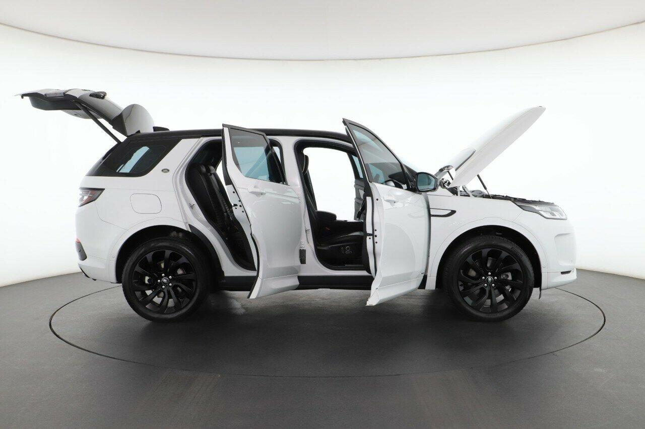 Land Rover Discovery Sport image 2